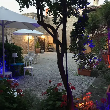 Konukevi Saint Artemios And Oriental Rhodes City