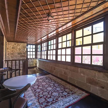 Konukevi Saint Artemios And Oriental 4*