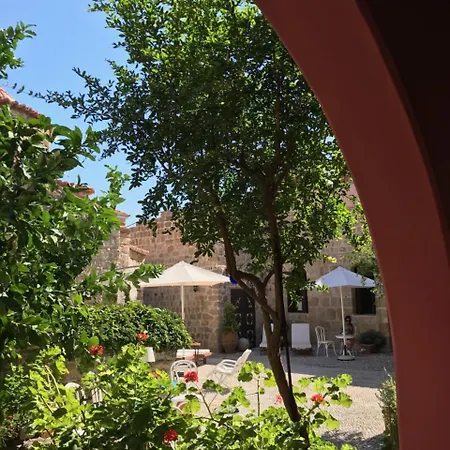 Konukevi Saint Artemios And Oriental 4*