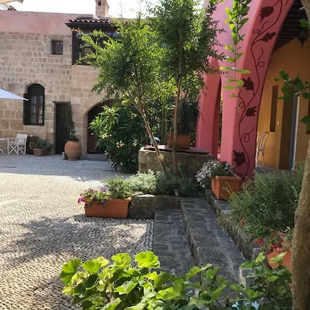 Konukevi Saint Artemios And Oriental